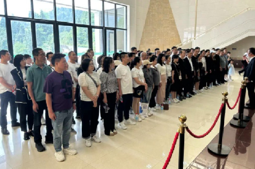 感悟红色精神,富轩全屋门窗与经销商家人井冈山团建活动