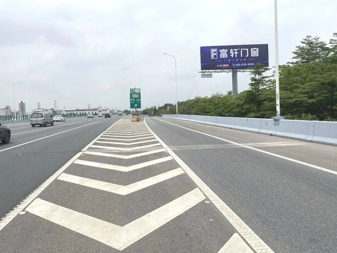 富轩全屋门窗再度投入高炮广告