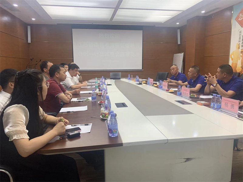 南昌市湾里管理局龚书记一行莅临富轩全屋门窗工匠馆参观指导